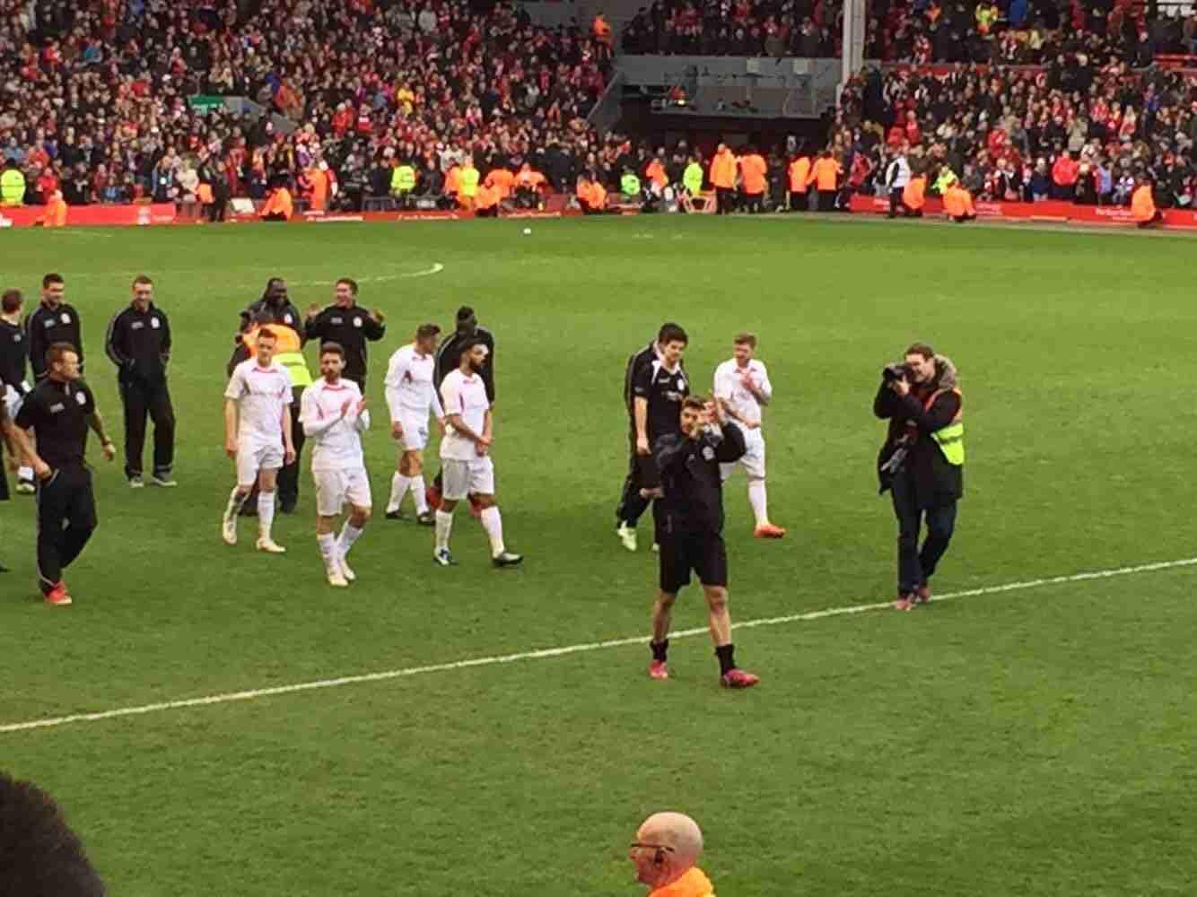 存在感拉满！狄龙半场15中8得到18分3助攻