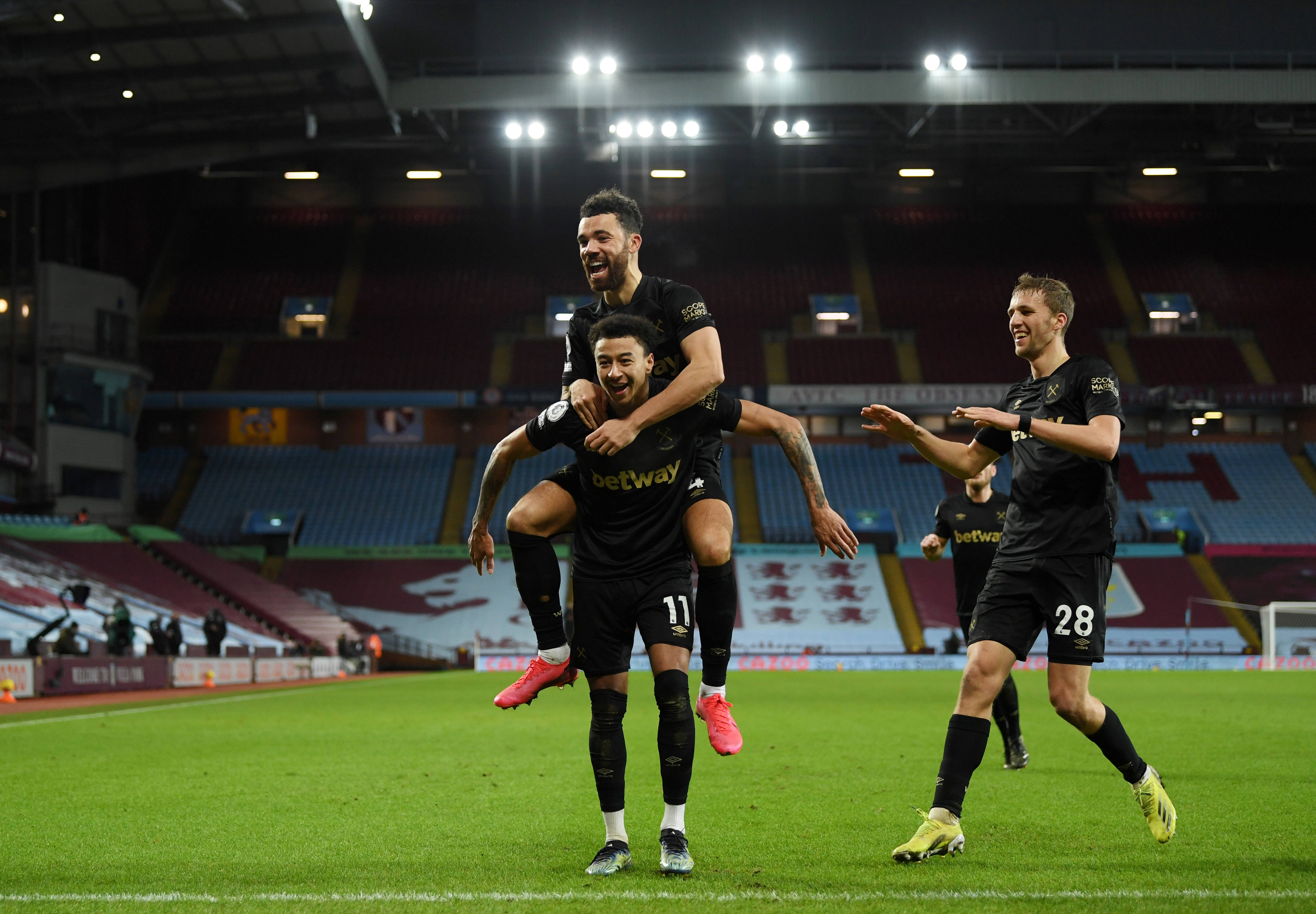 篮球湖人替补球员获得更多出场时间