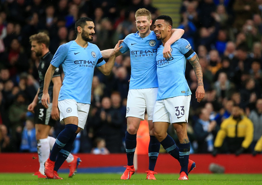 杜兰特关键三分，锁定比赛胜利