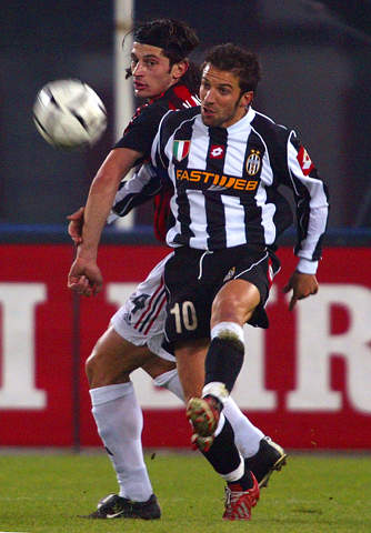 前锋连续两轮破门，全队士气高涨