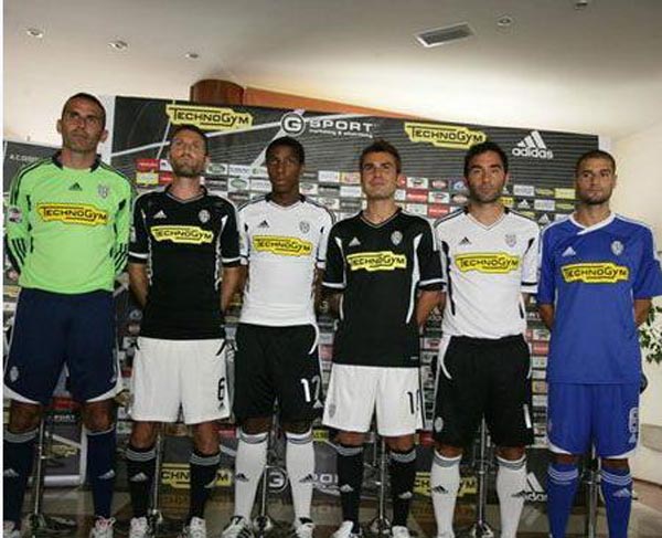 邮报：多次遭遇误判，曼联要找裁判主管韦伯进行谈判（邮报：因屡遭误判，曼联拟与裁判主管韦伯会谈）