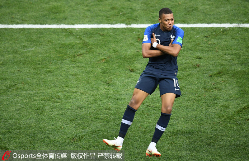 攻陷伯纳乌，塞尔塔时隔19年再度在西甲客场击败皇马（时隔19年，塞尔塔再度客场击败皇马，伯纳乌失守）