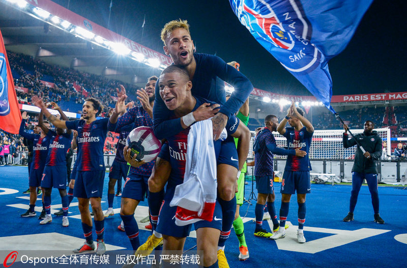 早报：皇马主场翻车，那不勒斯登意甲榜首（晨报：皇马主场爆冷，那不勒斯登顶意甲）