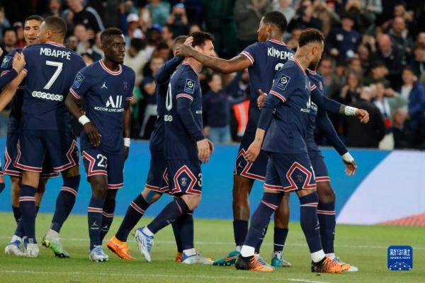 AC米兰在意大利杯1／8决赛中0-1不敌拉齐奥，终结13连胜，遭遇赛季首败。