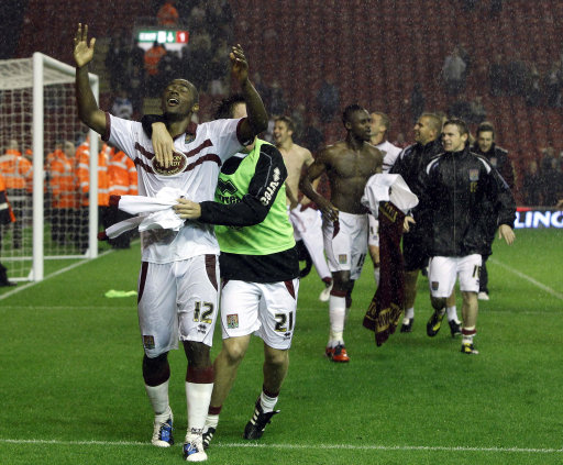 弗赖堡4-0大胜美因茨，奥斯特哈格、曼赞比建功